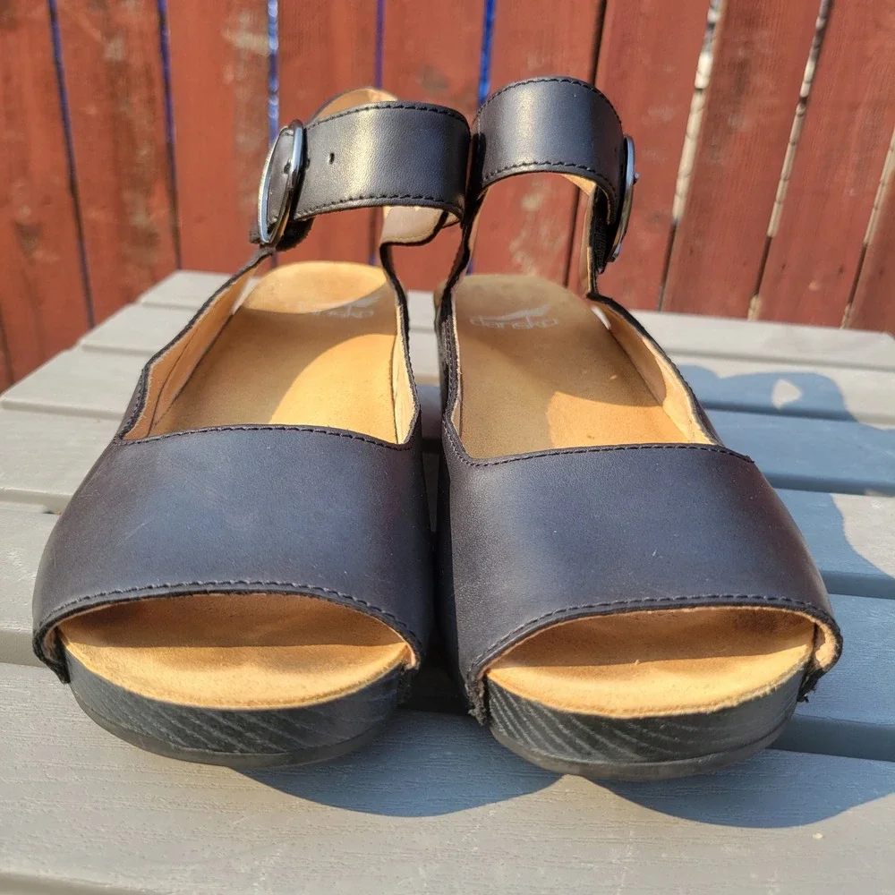 Dansko tiana are